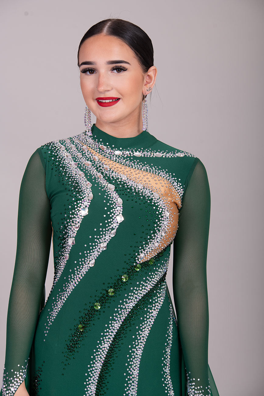 40B TWD PETITE Emerald Competition Ballroom/Sequence Dress
Filled in back giving option to wear own Bra. Subtle high neck. Heavily Stoned in AB & Emerald. ❤️Showroom Appointments Available❤️