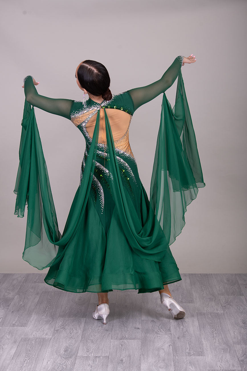 40B TWD PETITE Emerald Competition Ballroom/Sequence Dress
Filled in back giving option to wear own Bra. Subtle high neck. Heavily Stoned in AB & Emerald. ❤️Showroom Appointments Available❤️