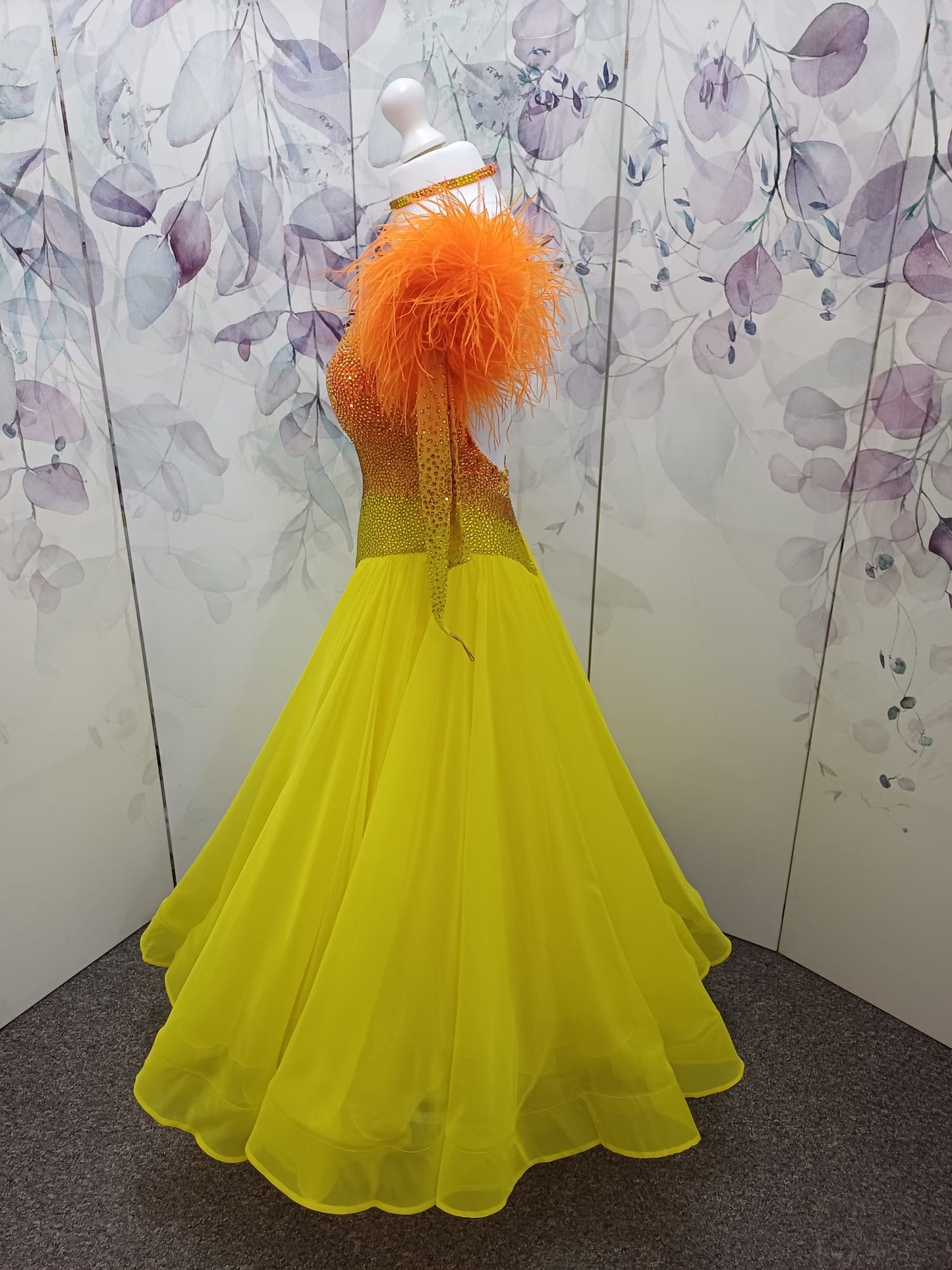 68B TWD ELITE Competition Ballroom/Sequence Dance Dress with new fuller skirts. Yellow skirts with stunning ombre stoning on the bodice in hyacinth, hyacinth ab & Citrine. Separate gloves with ostrich feather trim ❤️Showroom Appointment Available ❤️