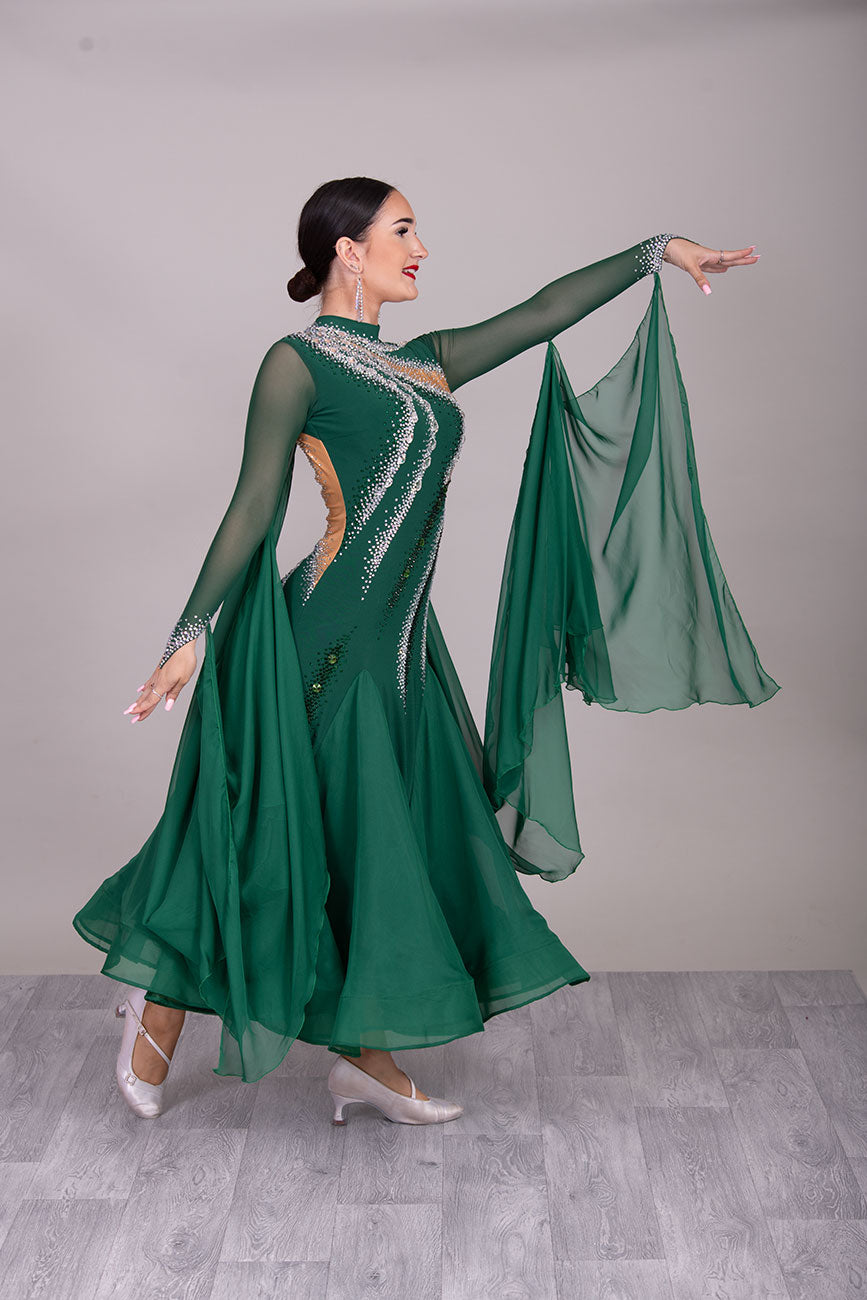 40B TWD PETITE Emerald Competition Ballroom/Sequence Dress
Filled in back giving option to wear own Bra. Subtle high neck. Heavily Stoned in AB & Emerald. ❤️Showroom Appointments Available❤️