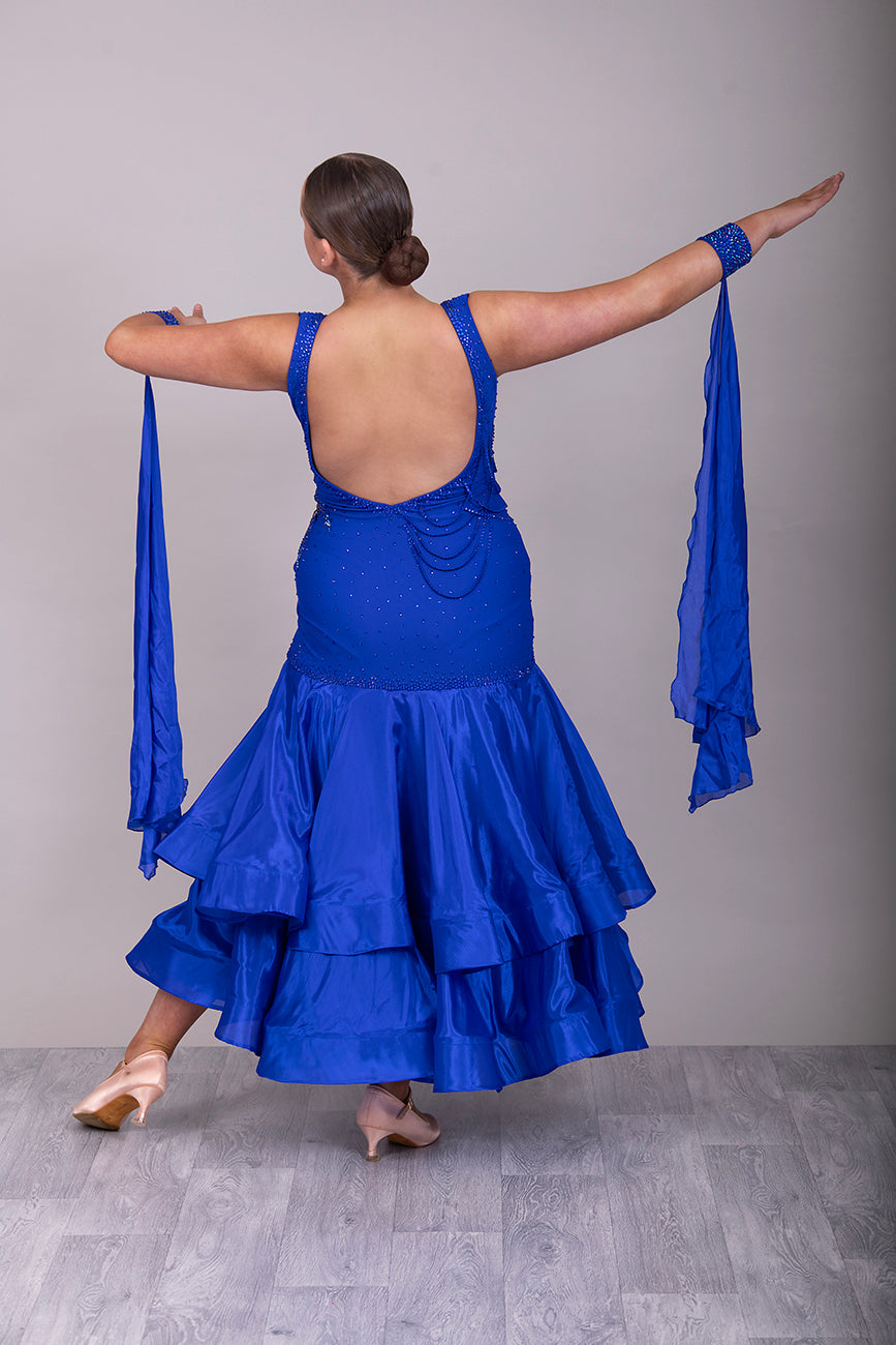 9000 Striking Bright Royal Blue Ballroom Dress. Decorated in sapphire, sapphire AB & aqua. Comes with x2 sets of Detachable floats & stunning necklace.
