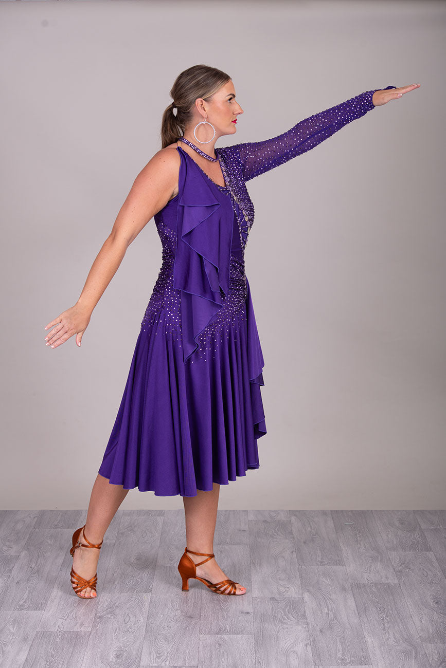127L “TWD ELITE” Latin Competition Dance Dress. High Back allowing option to wear own Bra. Very flattering design throughout either overlay to the left of the bodice. Full skirts for maximum movement.                                  ❤️Showroom❤️