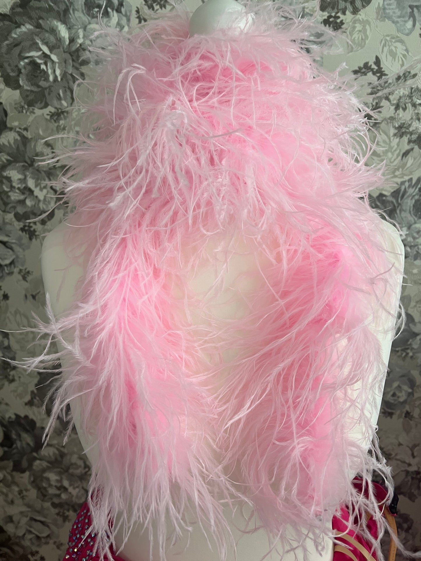 Zuri 3-4 Ply Ostrich Feather Boa V47 ❗️The product is sold in approximately 1/2 Metre Lengths (46-50cm)❗️Quantities up to 4 will be sent in 1 piece‼️Quantity 4 =1 Full Boa measuring 1.9 metres‼️