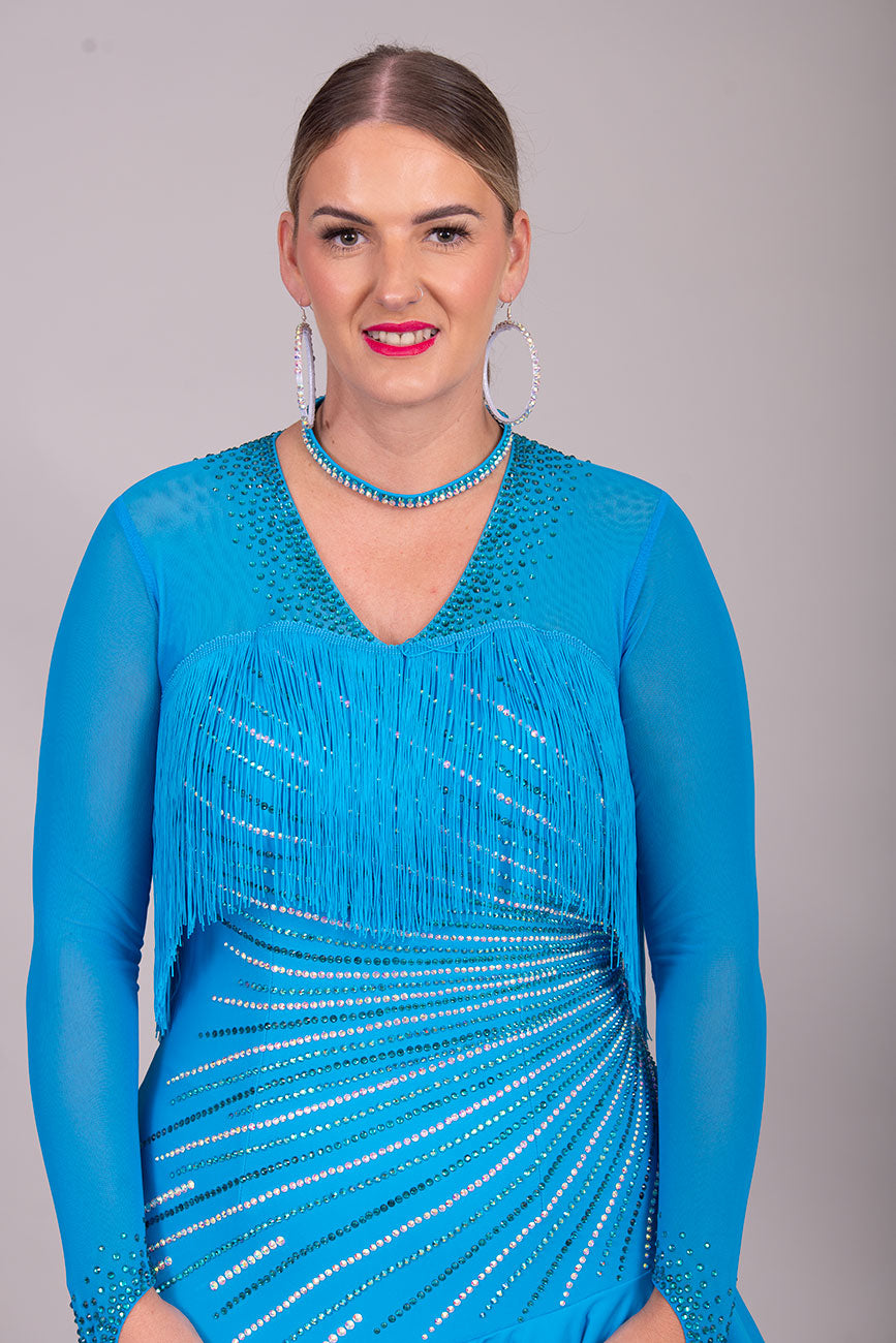 126L Gorgeous Blue Latin Competition Dance Dress. High Back allowing option to wear own Bra
Very flattering design to the tummy/hip with full deep frill skirts for maximum movement & fringes to the upper chest