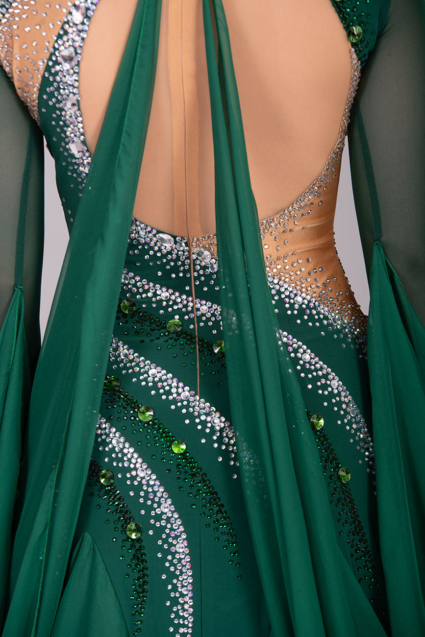 40B TWD PETITE Emerald Competition Ballroom/Sequence Dress
Filled in back giving option to wear own Bra. Subtle high neck. Heavily Stoned in AB & Emerald. ❤️Showroom Appointments Available❤️