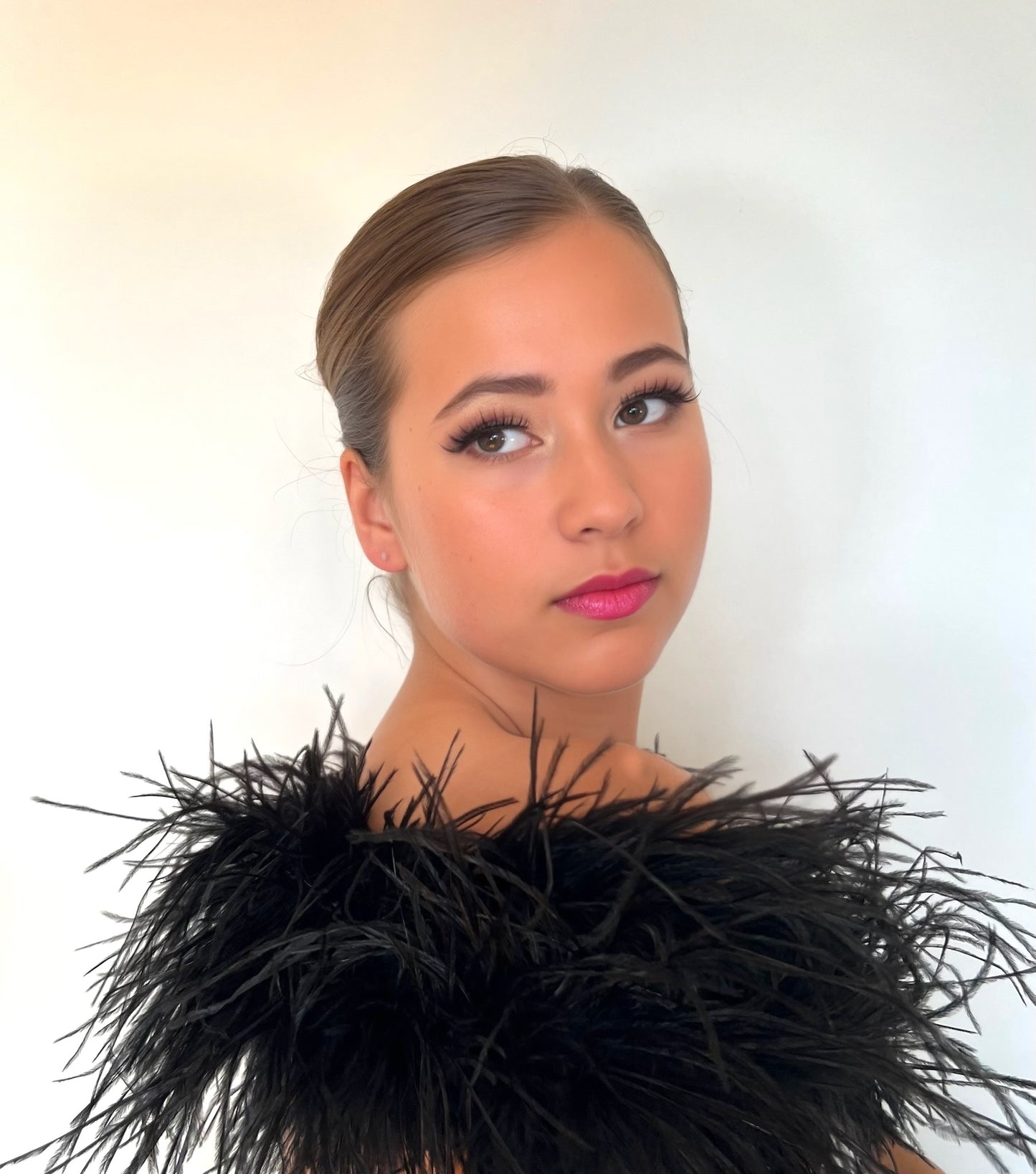 Zuri 3-4 Ply Ostrich Feather Boa V47 ❗️The product is sold in approximately 1/2 Metre Lengths (46-50cm)❗️Quantities up to 4 will be sent in 1 piece‼️Quantity 4 =1 Full Boa measuring 1.9 metres‼️