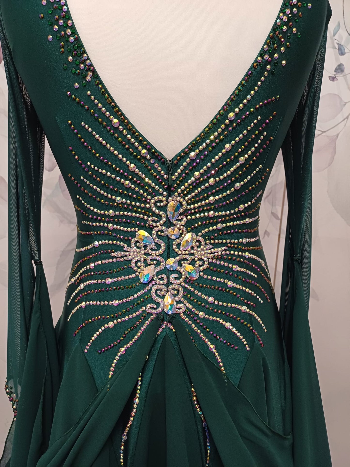 11B Forest Green Ballroom/Sequence Competition Dance Dress. Stoned with AB, Iridescent Green & Green stones. Detachable Floats & High Back to allow the option of wearing own Bra