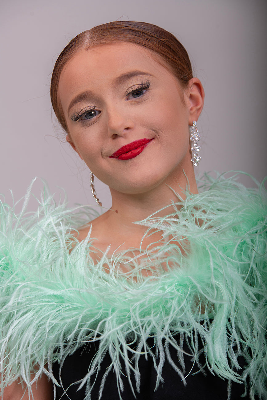 MANDY 4-5Ply Ostrich Feather Boa V53 ❗️The product is sold in approximately 1/2 Metre Lengths (47cm-50cm)❗️Quantities up to 4 will be sent in 1 piece‼️Quantity 4 =1 Full Boa measuring 1.9 metres‼️
