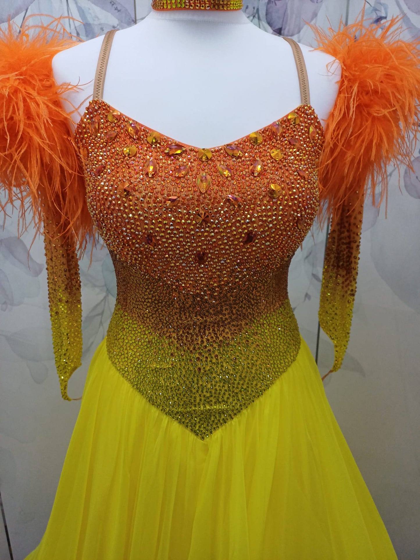 68B TWD ELITE Competition Ballroom/Sequence Dance Dress with new fuller skirts. Yellow skirts with stunning ombre stoning on the bodice in hyacinth, hyacinth ab & Citrine. Separate gloves with ostrich feather trim ❤️Showroom Appointment Available ❤️