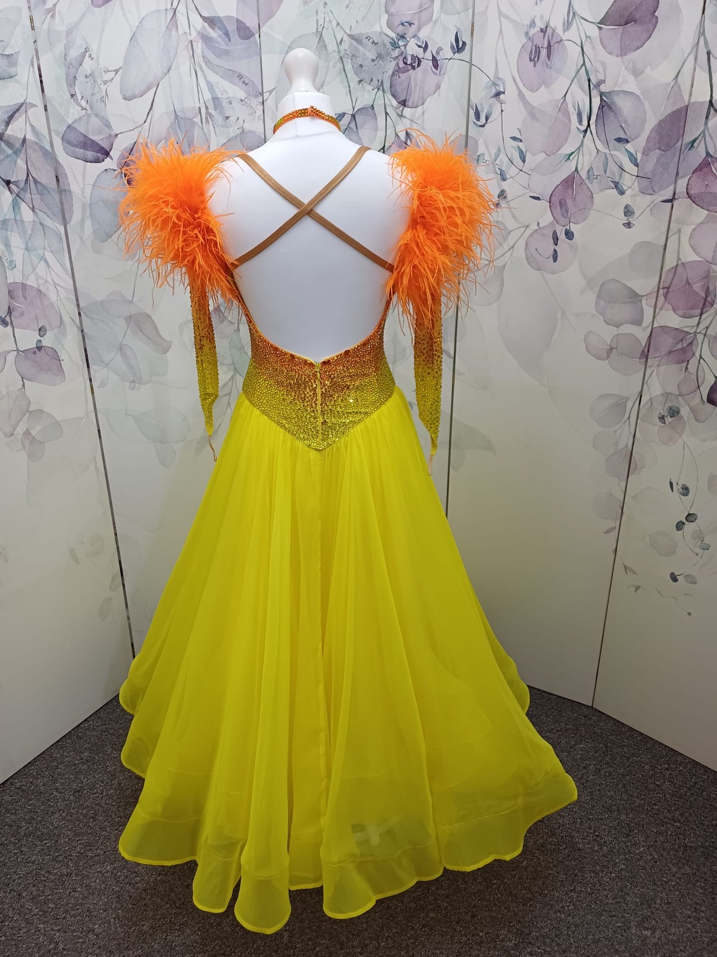 68B TWD ELITE Competition Ballroom/Sequence Dance Dress with new fuller skirts. Yellow skirts with stunning ombre stoning on the bodice in hyacinth, hyacinth ab & Citrine. Separate gloves with ostrich feather trim ❤️Showroom Appointment Available ❤️
