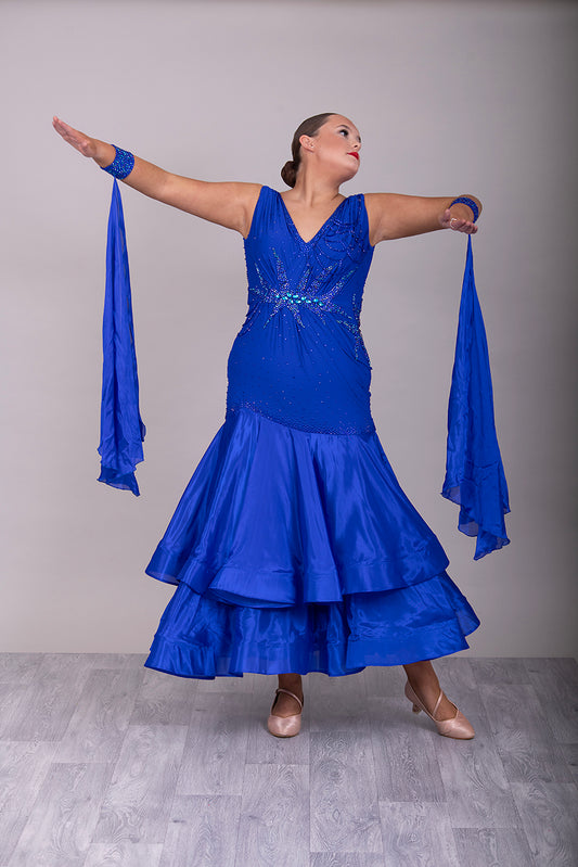 9000 Striking Bright Royal Blue Ballroom Dress. Decorated in sapphire, sapphire AB & aqua. Comes with x2 sets of Detachable floats & stunning necklace.