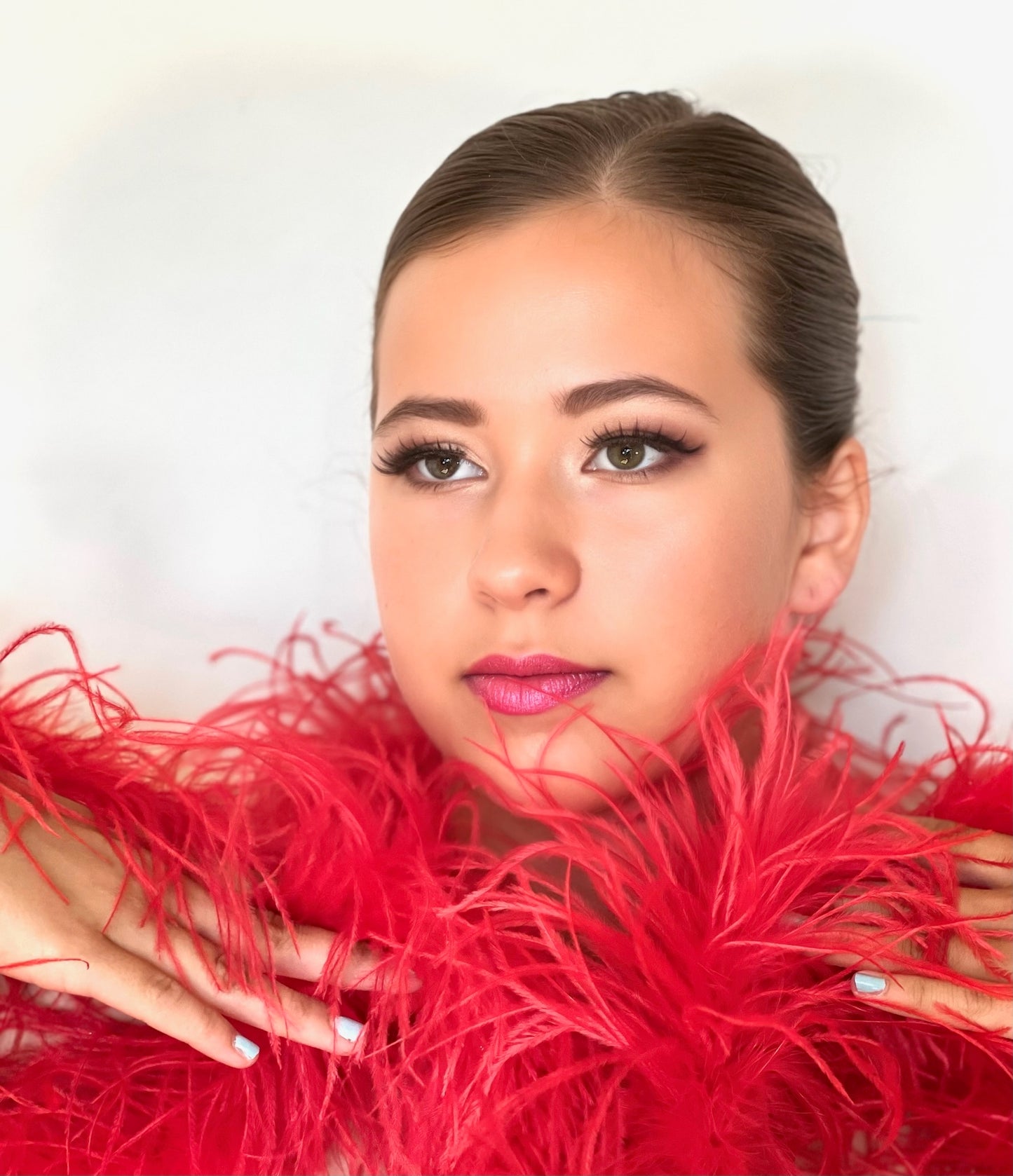 Zuri 3-4 Ply Ostrich Feather Boa V47 ❗️The product is sold in approximately 1/2 Metre Lengths (46-50cm)❗️Quantities up to 4 will be sent in 1 piece‼️Quantity 4 =1 Full Boa measuring 1.9 metres‼️