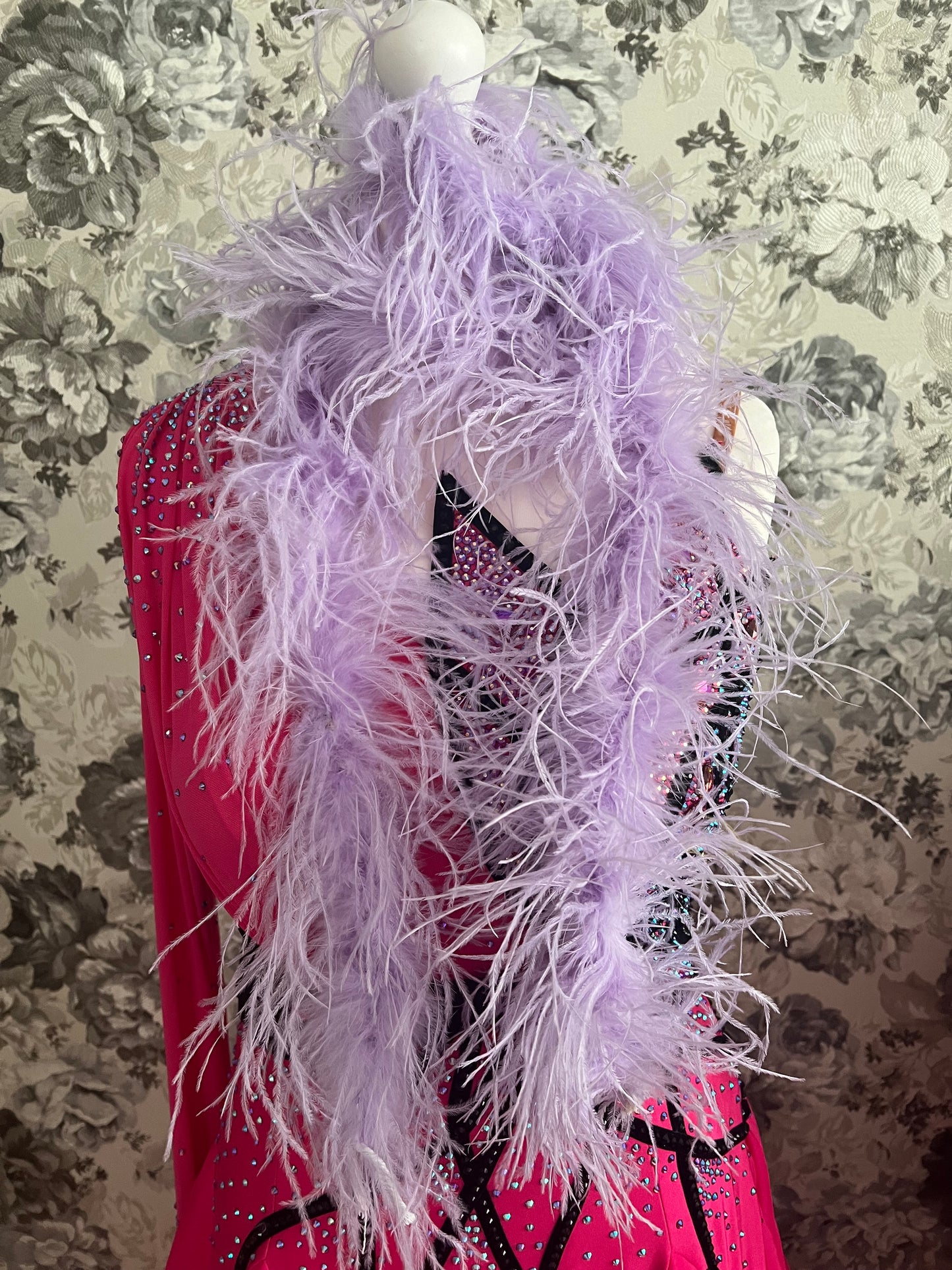 Zuri 3-4 Ply Ostrich Feather Boa V47 ❗️The product is sold in approximately 1/2 Metre Lengths (46-50cm)❗️Quantities up to 4 will be sent in 1 piece‼️Quantity 4 =1 Full Boa measuring 1.9 metres‼️