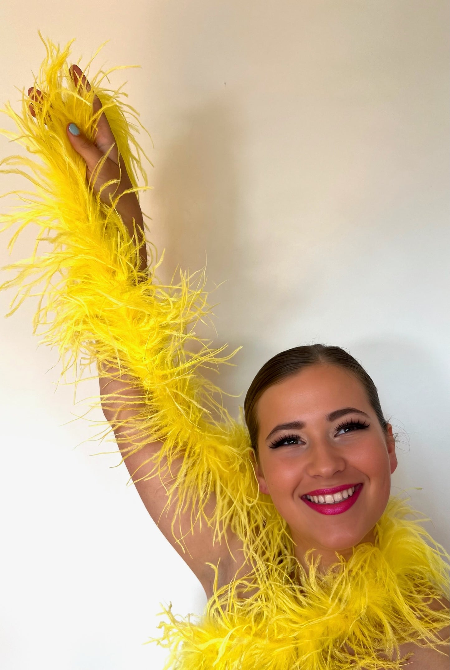 Zuri 3-4 Ply Ostrich Feather Boa V47 ❗️The product is sold in approximately 1/2 Metre Lengths (46-50cm)❗️Quantities up to 4 will be sent in 1 piece‼️Quantity 4 =1 Full Boa measuring 1.9 metres‼️