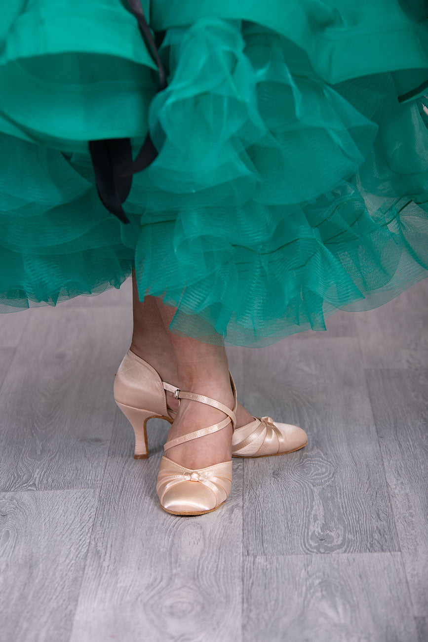 (2) TWD “LULAH” Ballroom Shoes. Flesh & Skin Tone Full Toe Shoe. 7.5cm Heel. Each Pair of Shoes comes Boxed & Includes a “Black Shoe Bag” & a pair of plastic feet protectors for trying the Shoes on for Size, Fit & Comfort.