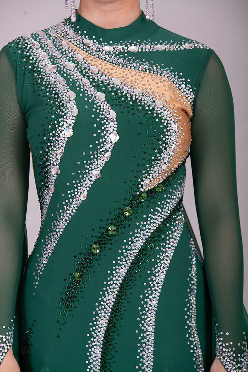 40B TWD PETITE Emerald Competition Ballroom/Sequence Dress
Filled in back giving option to wear own Bra. Subtle high neck. Heavily Stoned in AB & Emerald. ❤️Showroom Appointments Available❤️