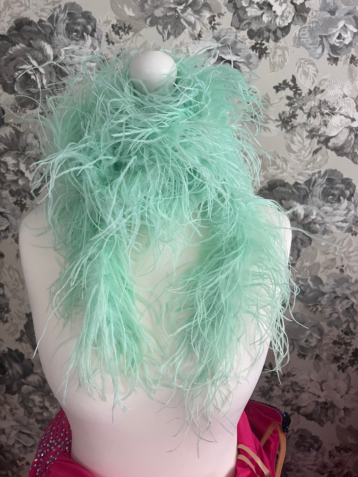 Zuri 3-4 Ply Ostrich Feather Boa V47 ❗️The product is sold in approximately 1/2 Metre Lengths (46-50cm)❗️Quantities up to 4 will be sent in 1 piece‼️Quantity 4 =1 Full Boa measuring 1.9 metres‼️