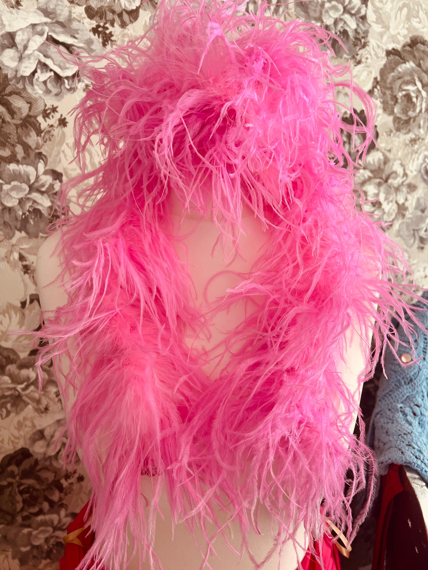 Zuri 3-4 Ply Ostrich Feather Boa V47 ❗️The product is sold in approximately 1/2 Metre Lengths (46-50cm)❗️Quantities up to 4 will be sent in 1 piece‼️Quantity 4 =1 Full Boa measuring 1.9 metres‼️