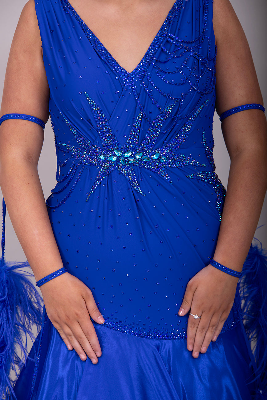 9000 Striking Bright Royal Blue Ballroom Dress. Decorated in sapphire, sapphire AB & aqua. Comes with x2 sets of Detachable floats & stunning necklace.