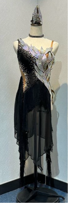 57L TWD ELITE Black & tan Competition Latin Dance Dress. 3D leaf effect to the bodice. Chiffon skirts with added fringe detail which can easily be shortened on request. Stoned accessories included. ❤️Showroom Appointments Available❤️