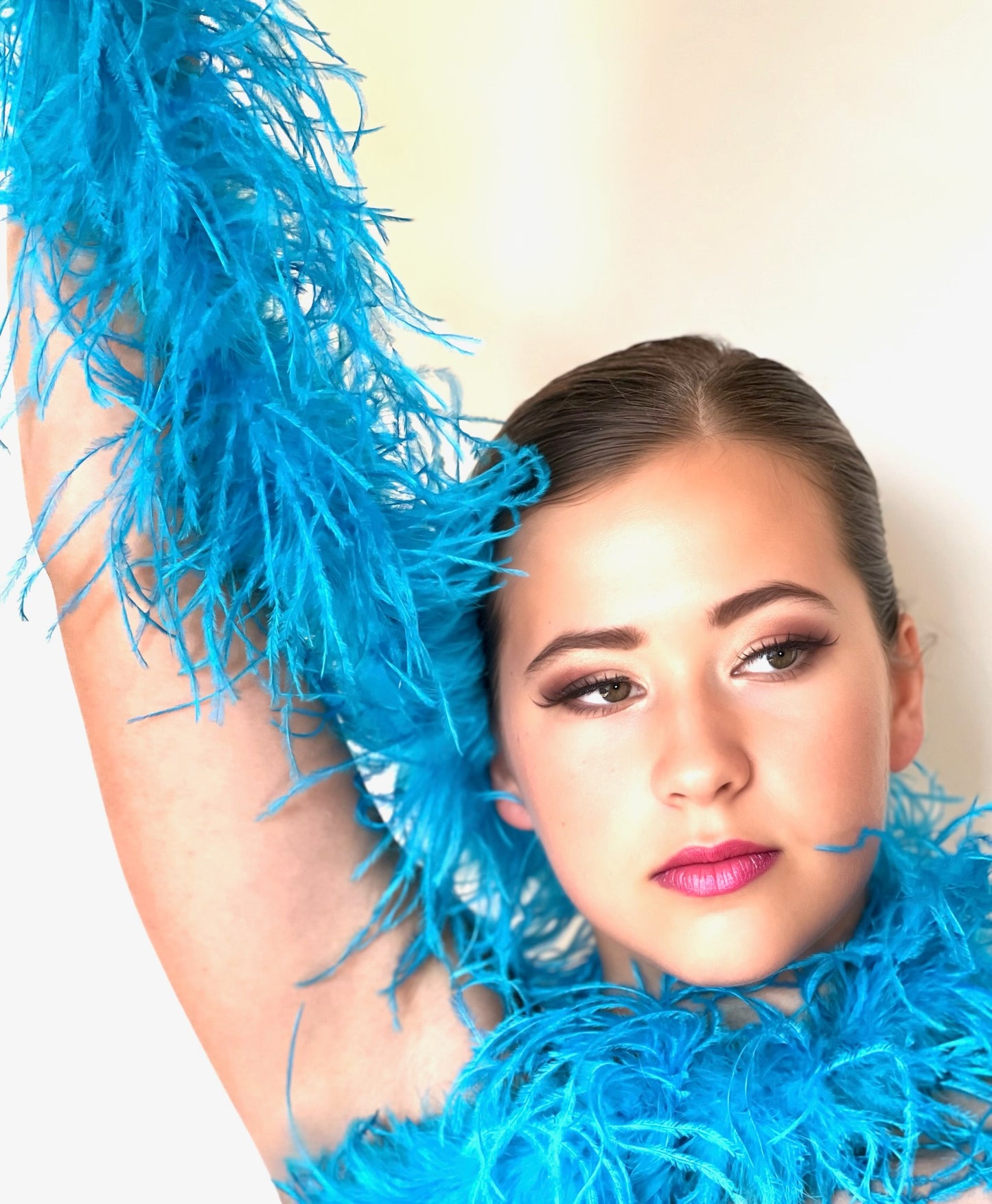 Zuri 3-4 Ply Ostrich Feather Boa V47 ❗️The product is sold in approximately 1/2 Metre Lengths (46-50cm)❗️Quantities up to 4 will be sent in 1 piece‼️Quantity 4 =1 Full Boa measuring 1.9 metres‼️