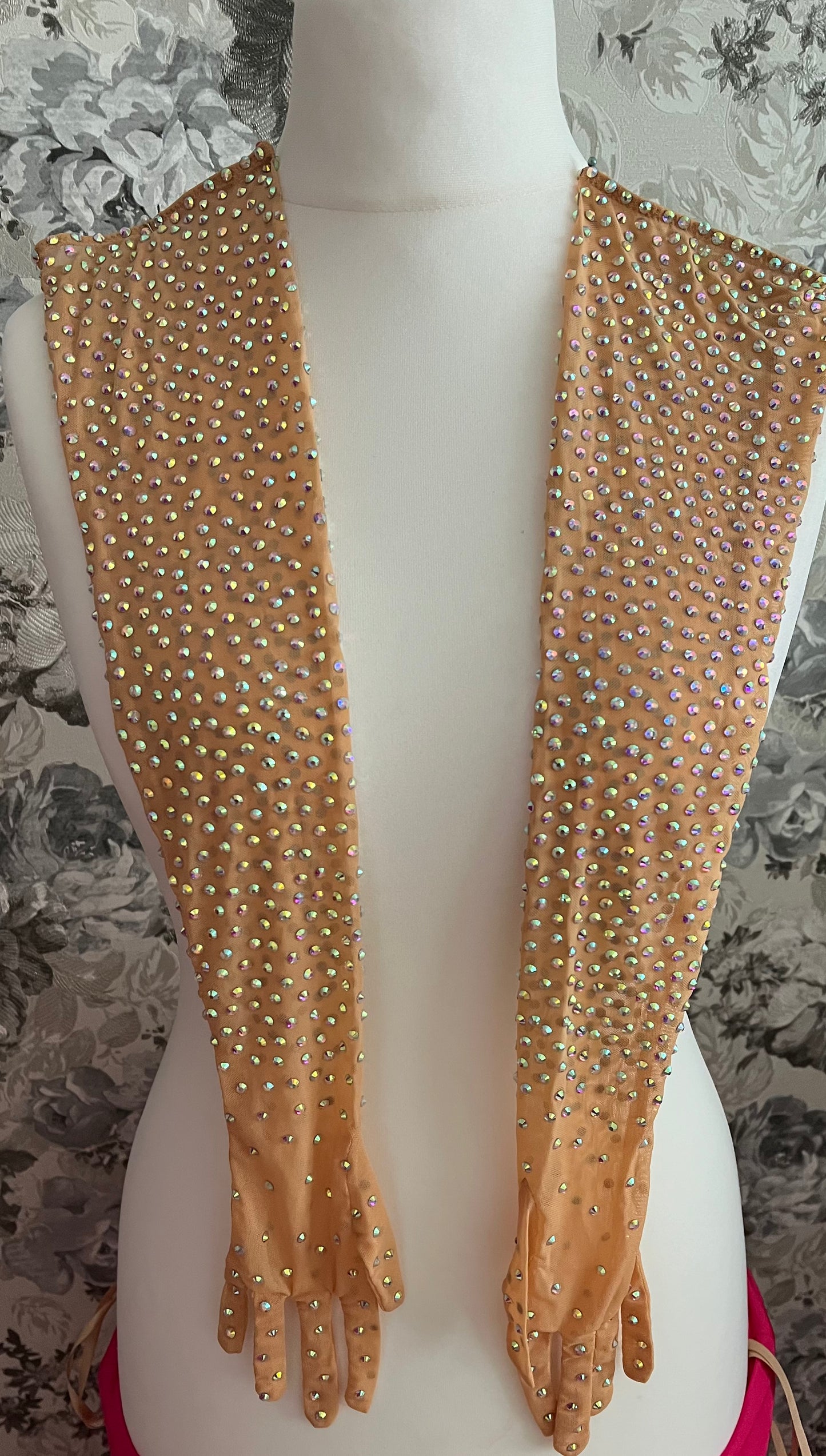 V52 Lucia Plain (£20) & Amara Stoned (£45) Gloves with fingers. Available in Flesh & Tan. Add Bangles or Bracelets for that perfect look.
