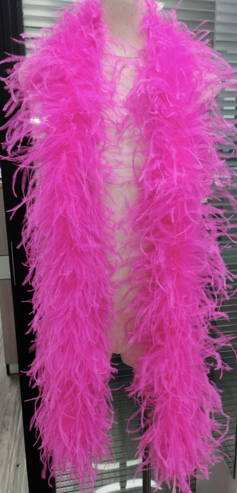 MANDY 4-5Ply Ostrich Feather Boa V53 ❗️The product is sold in approximately 1/2 Metre Lengths (47cm-50cm)❗️Quantities up to 4 will be sent in 1 piece‼️Quantity 4 =1 Full Boa measuring 1.9 metres‼️