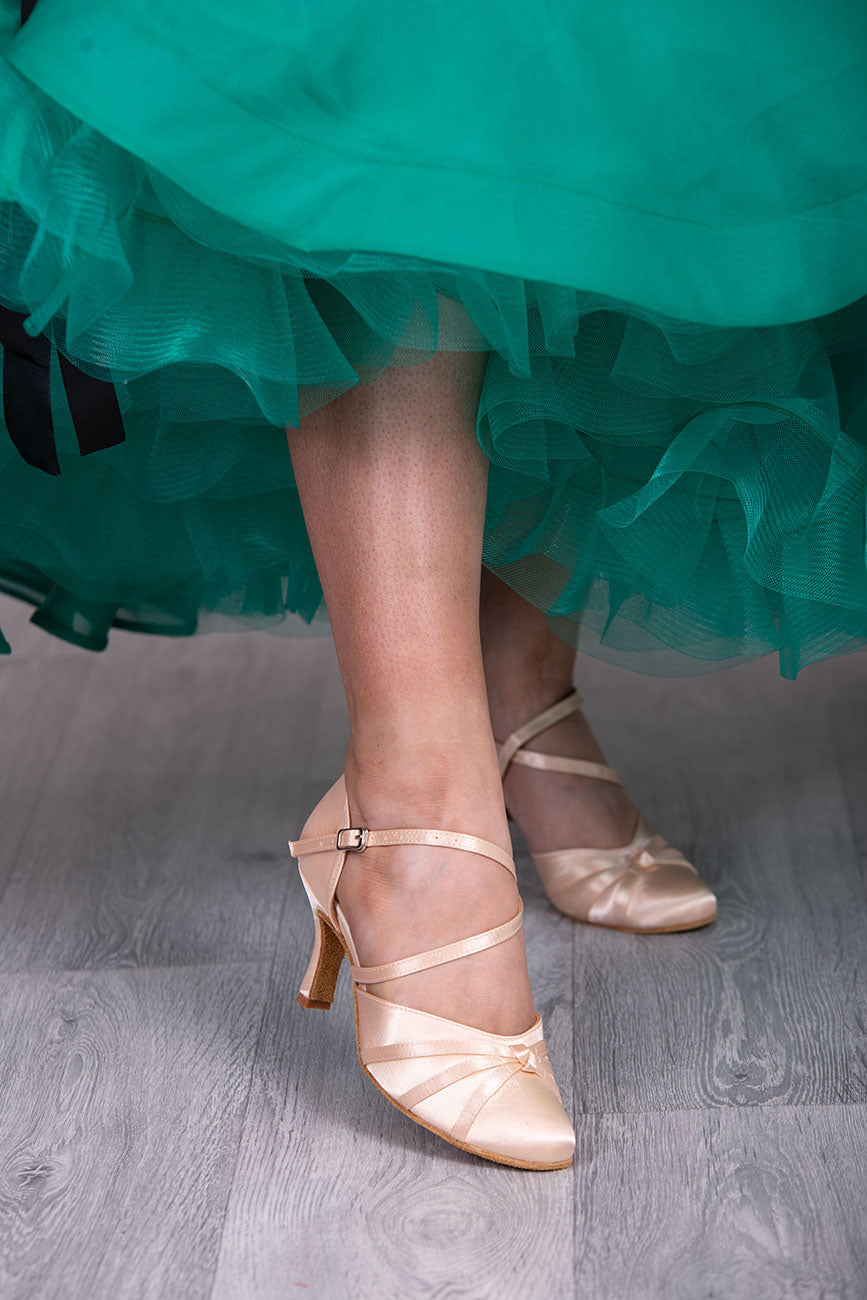 (2) TWD “LULAH” Ballroom Shoes. Flesh & Skin Tone Full Toe Shoe. 7.5cm Heel. Each Pair of Shoes comes Boxed & Includes a “Black Shoe Bag” & a pair of plastic feet protectors for trying the Shoes on for Size, Fit & Comfort.