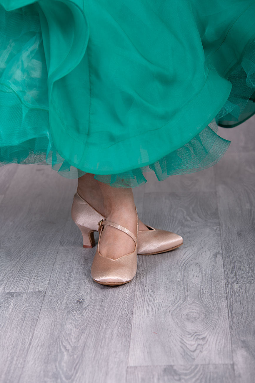 (10) TWD “LULAH” Ballroom Shoes. Flesh Colour 5.5cm Heel, Diamanté Buckle Detail. Shoes come Boxed & Includes a “Black Shoe Bag”plastic feet protectors to try Shoes for Size, Fit & Comfort. Suitable Wide Fit +1 size up