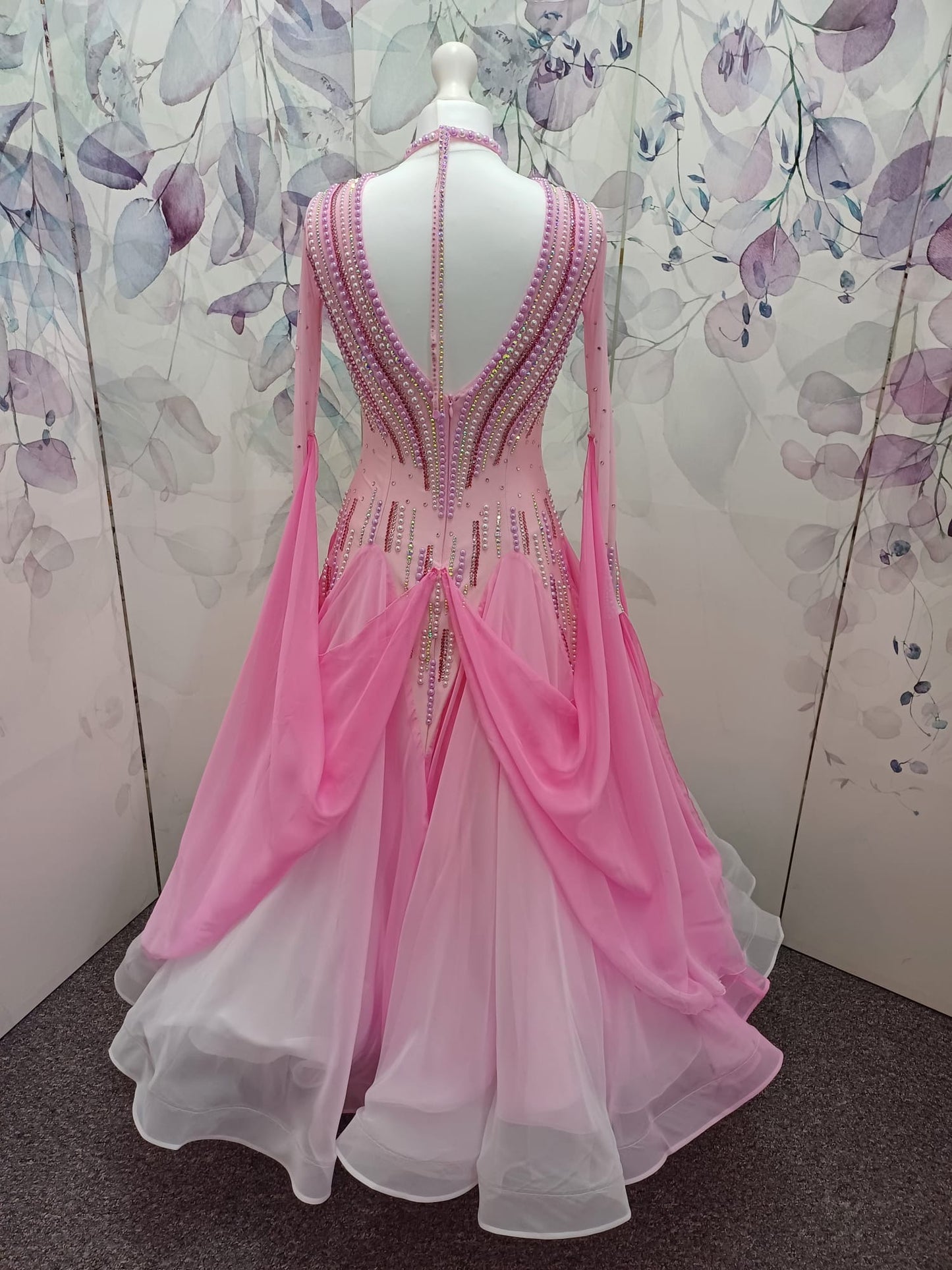 56B TWD “ELITE” Stunning Pink & White Ombre Competition Ballroom/Sequence Dance Dress. Stoned in AB & Light Rose with pinks & white pearls. Detachable Cuffs ❤️Showroom Appointments Available❤️