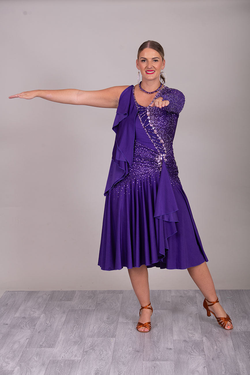 127L “TWD ELITE” Latin Competition Dance Dress. High Back allowing option to wear own Bra. Very flattering design throughout either overlay to the left of the bodice. Full skirts for maximum movement.                                  ❤️Showroom❤️