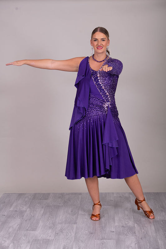 127L “TWD ELITE” Latin Competition Dance Dress. High Back allowing option to wear own Bra. Very flattering design throughout either overlay to the left of the bodice. Full skirts for maximum movement.                                  ❤️Showroom❤️