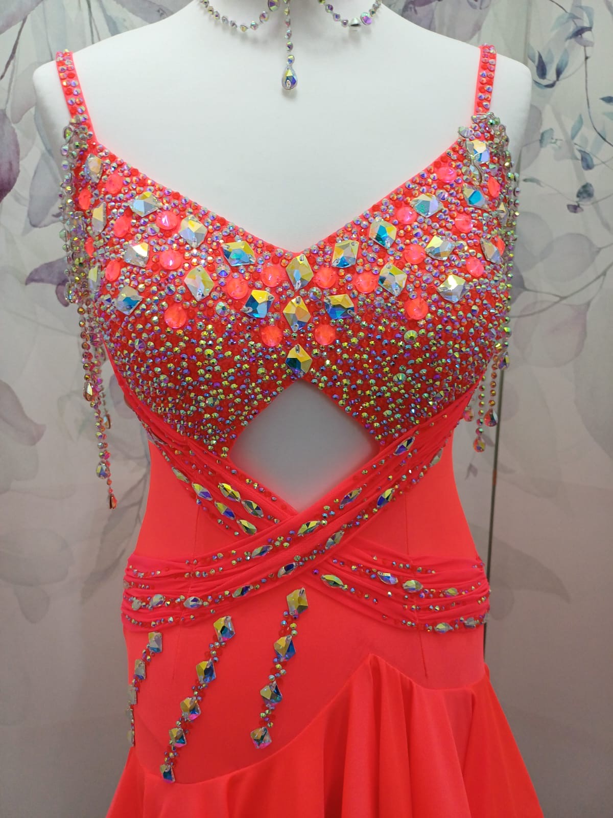 56L TWD ELITE Competition Latin Dance Dress in a beautiful Coral colour. Heavily stoned in AB, Hyacinth & Hyacinth AB. ❤️Showroom Appointments Available❤️