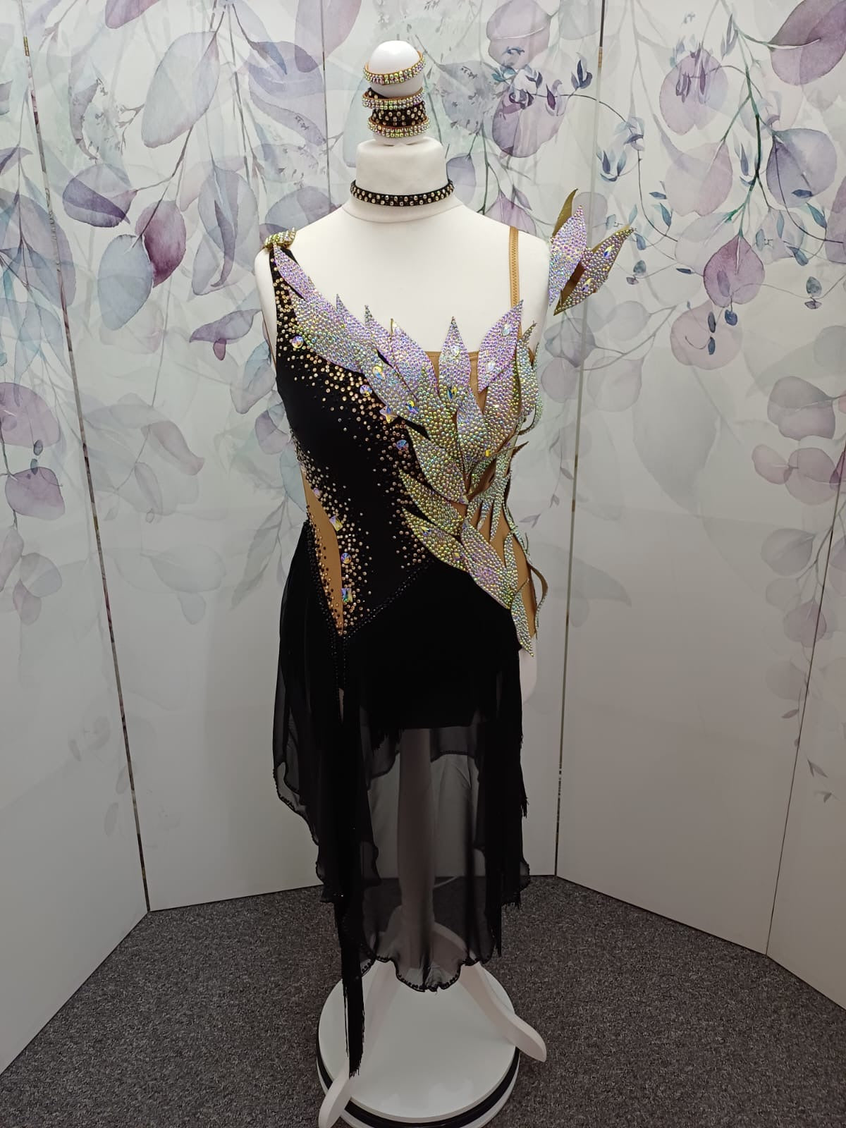 57L TWD ELITE Black & tan Competition Latin Dance Dress. 3D leaf effect to the bodice. Chiffon skirts with added fringe detail which can easily be shortened on request. Stoned accessories included. ❤️Showroom Appointments Available❤️