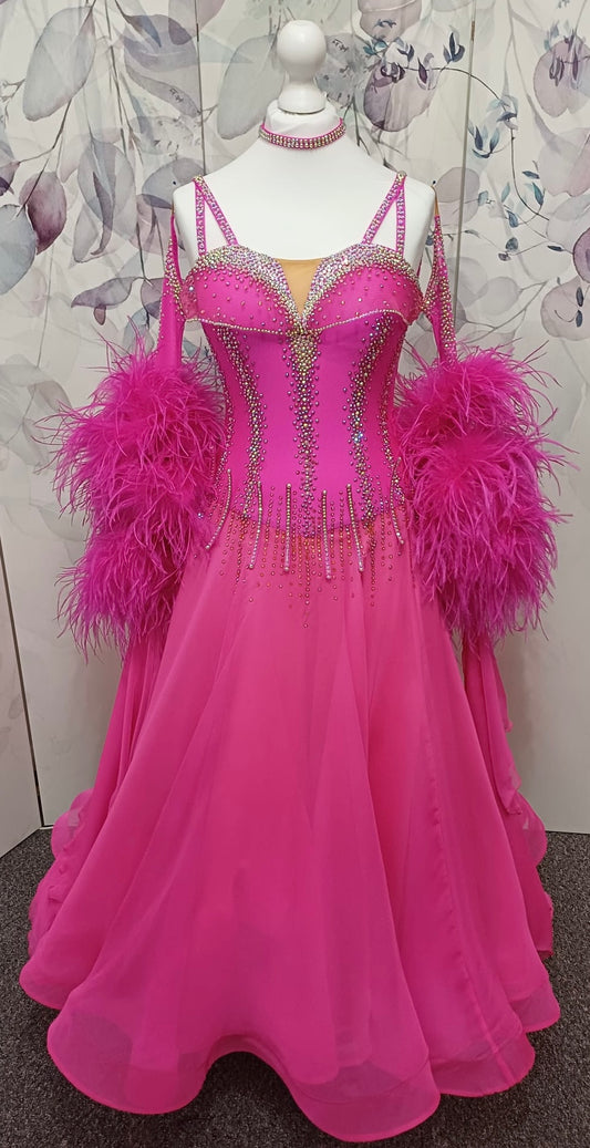 006 Cerise Pink Competition Ballroom/Sequence Dance dress. Comes with Gloves, Floats & Ostrich feathers. Stoned in AB, Rose & Rose AB. 3D detail to the waste.