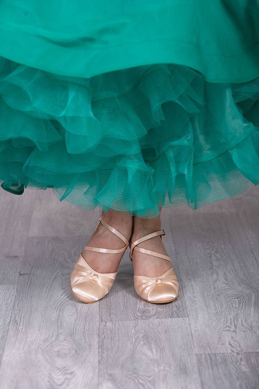 (2) TWD “LULAH” Ballroom Shoes. Flesh & Skin Tone Full Toe Shoe. 7.5cm Heel. Each Pair of Shoes comes Boxed & Includes a “Black Shoe Bag” & a pair of plastic feet protectors for trying the Shoes on for Size, Fit & Comfort.