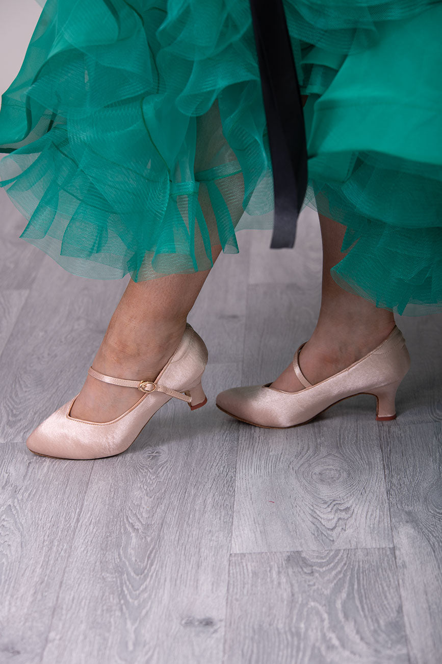 (10) TWD “LULAH” Ballroom Shoes. Flesh Colour 5.5cm Heel, Diamanté Buckle Detail. Shoes come Boxed & Includes a “Black Shoe Bag”plastic feet protectors to try Shoes for Size, Fit & Comfort. Suitable Wide Fit +1 size up