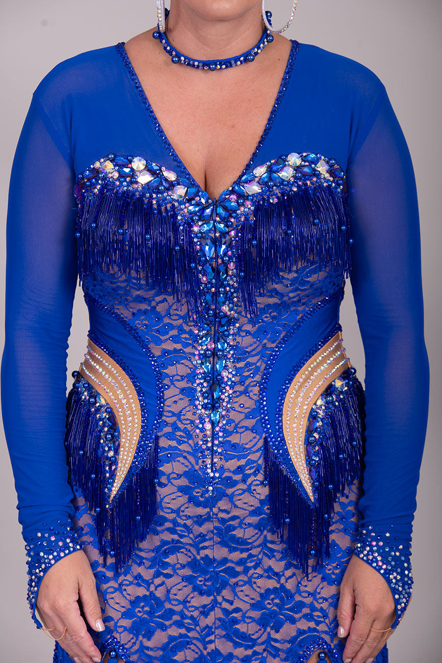 128L TWD “ELITE” Stunning Royal Blue Competition Latin Dance Dress. Striking stone detail with lace over mesh Lycra. Front Zip fastening for ease. High back mesh on Lycra giving option of wearing own bra. ❤️Showroom Appointments Available❤️