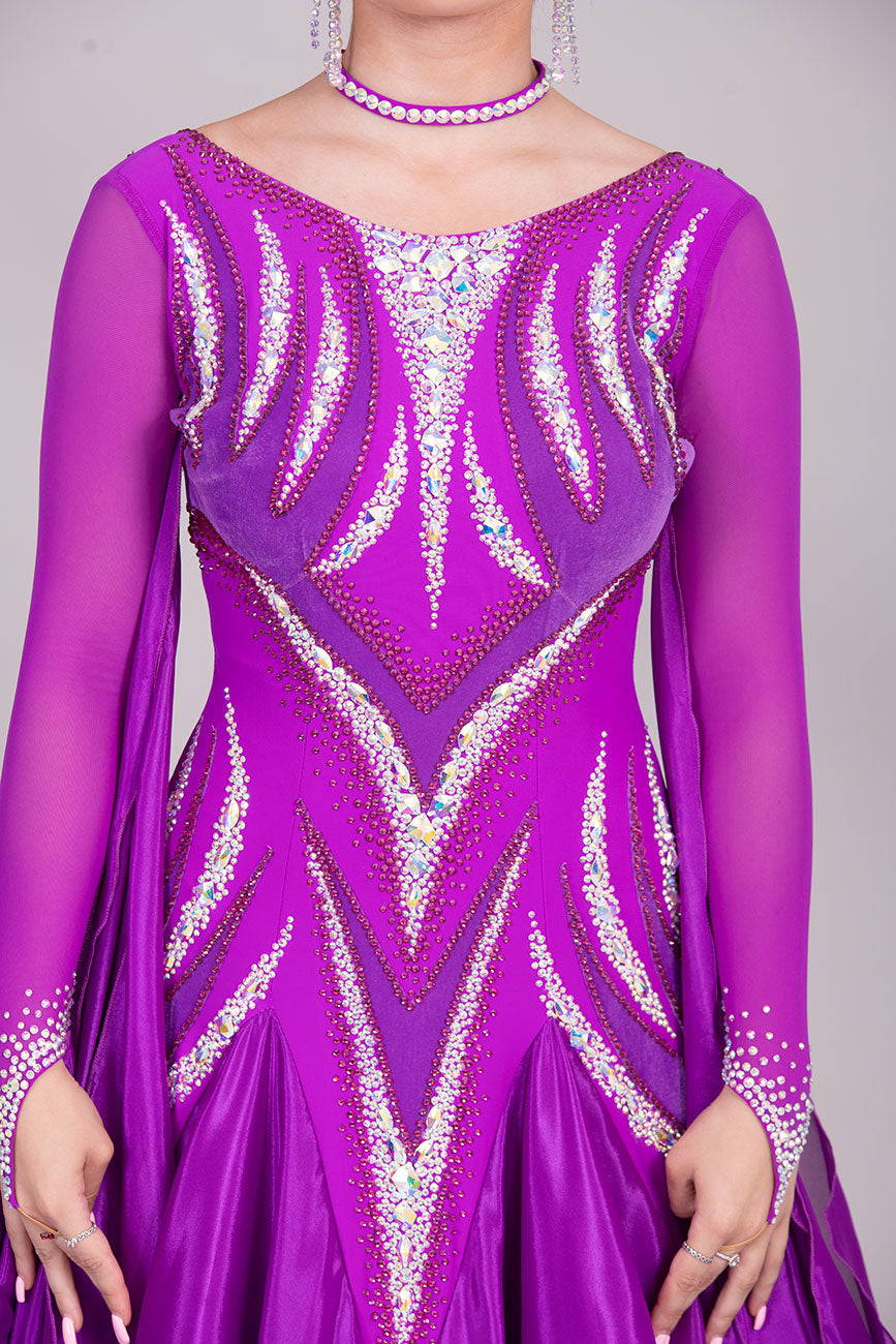 40B TWD PETITE Hot Magenta Competition Ballroom/Sequence Dress
Detachable Floats. Heavily Stoned in AB & Magenta. Hanging detail to back❤️Showroom Appointments Available❤️