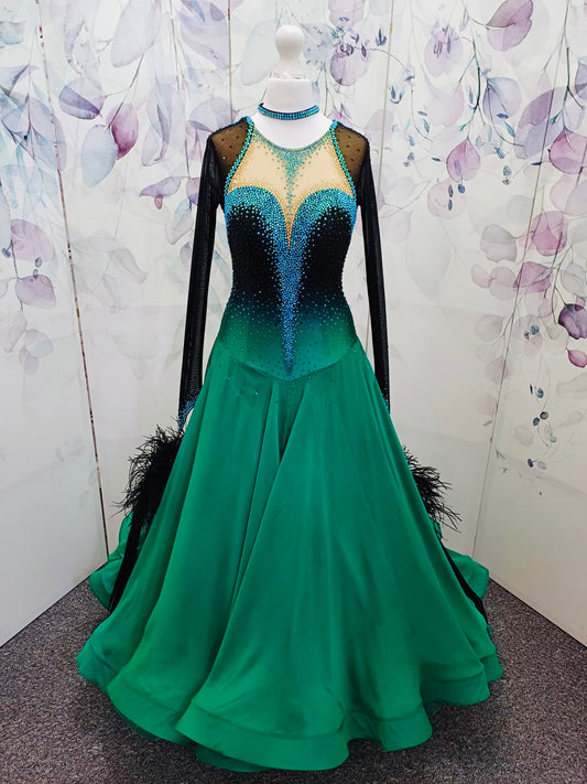 35B “TWD ELITE” Green & Black Ombre Competition Ballroom/Sequence Dance Dress. Detachable floats with high back giving option to wear own Bra. Stunning stoning decoration throughout.