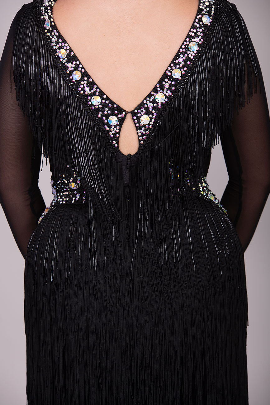 124L Latin Competition Dance Dress
High Back with option of wearing own Bra. Very full fringe to the chest & skirt. Stoned in jet & AB