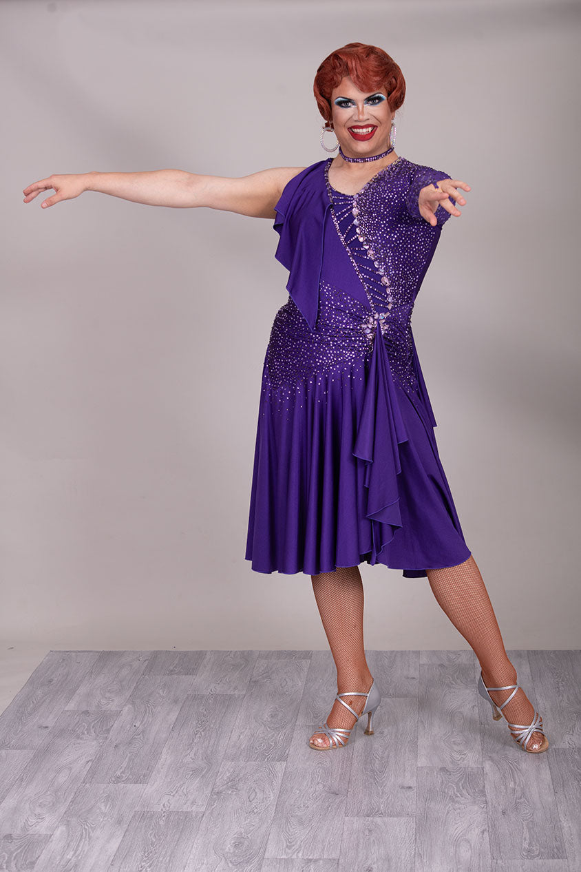 127L “TWD ELITE” Latin Competition Dance Dress. High Back allowing option to wear own Bra. Very flattering design throughout either overlay to the left of the bodice. Full skirts for maximum movement.                                  ❤️Showroom❤️