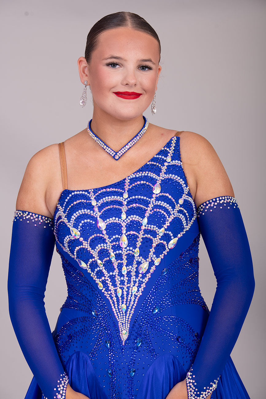 34B “TWD ELITE” Ballroom/Sequence Competition Dance Dress New Fuller Skirts & Underskirts. Striking Royal Blue Dress with web design in AB and Sapphire stoning on the bodice. Beautiful back detail with separate gloves


❤️Showroom Appointment Available❤️