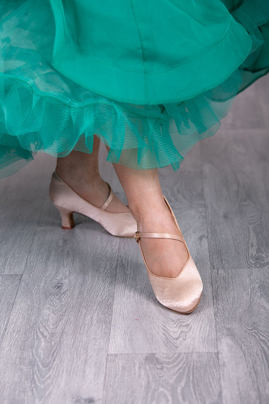 (10) TWD “LULAH” Ballroom Shoes. Flesh Colour 5.5cm Heel, Diamanté Buckle Detail. Shoes come Boxed & Includes a “Black Shoe Bag”plastic feet protectors to try Shoes for Size, Fit & Comfort. Suitable Wide Fit +1 size up