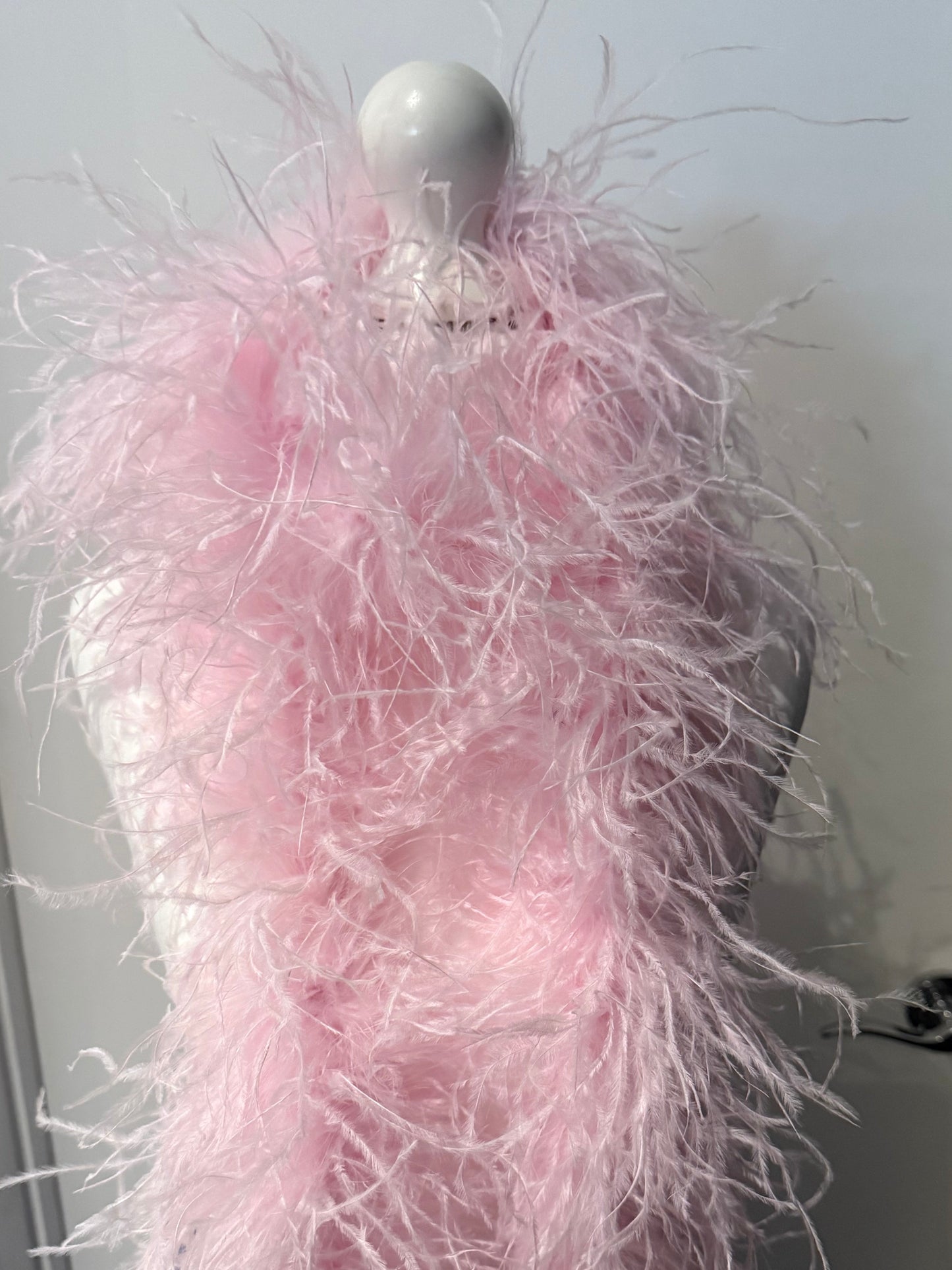 MANDY 4-5Ply Ostrich Feather Boa V53 ❗️The product is sold in approximately 1/2 Metre Lengths (47cm-50cm)❗️Quantities up to 4 will be sent in 1 piece‼️Quantity 4 =1 Full Boa measuring 1.9 metres‼️