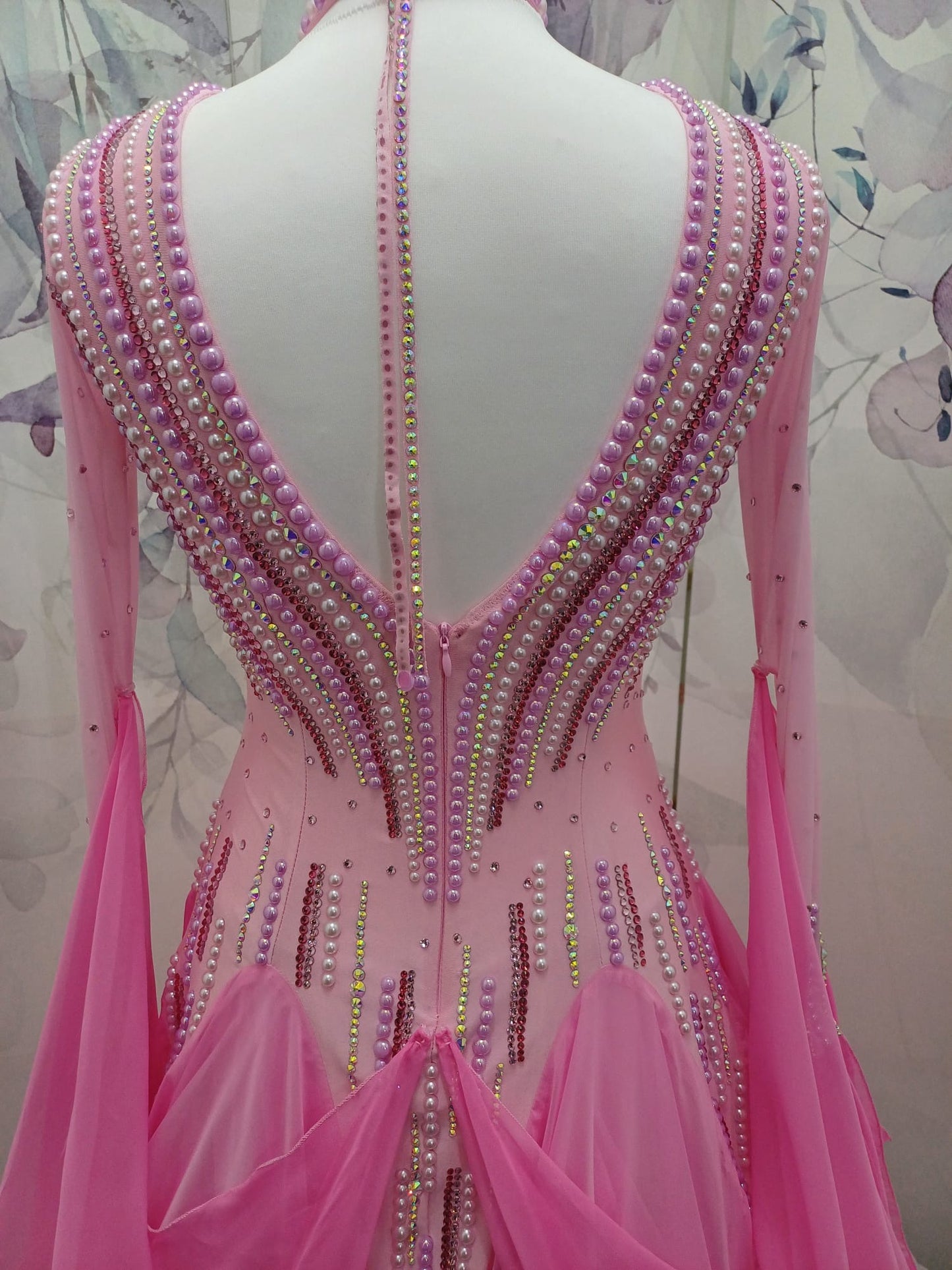 56B TWD “ELITE” Stunning Pink & White Ombre Competition Ballroom/Sequence Dance Dress. Stoned in AB & Light Rose with pinks & white pearls. Detachable Cuffs ❤️Showroom Appointments Available❤️
