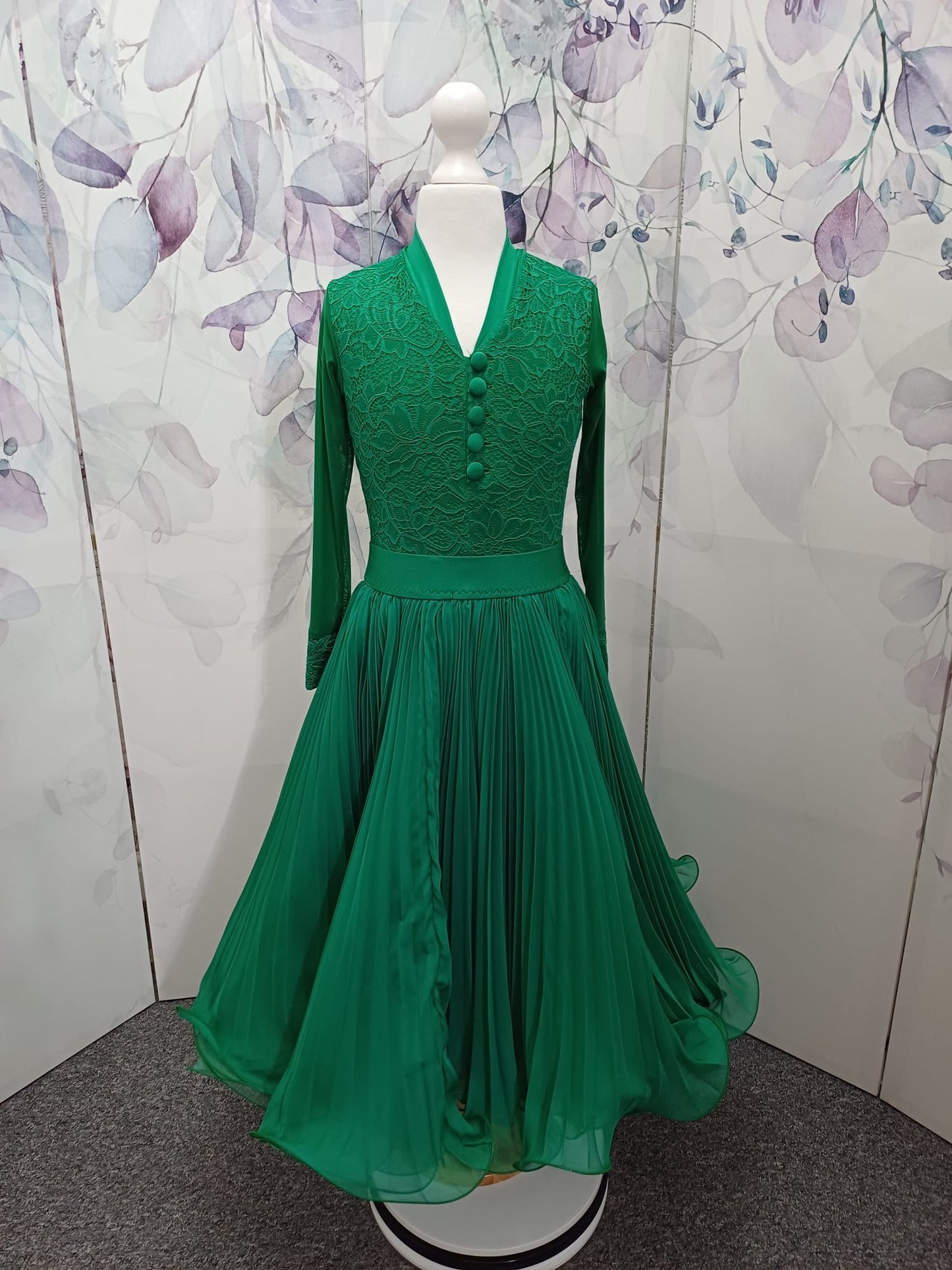 100J Emerald Green 3 Piece, Shoes (Choose between 2 Designs Included with 3 piece). Competition Number Wallet & Decorative Pins & Matching Hair Flower ❤️Everything included in Price when full set purchased❤️