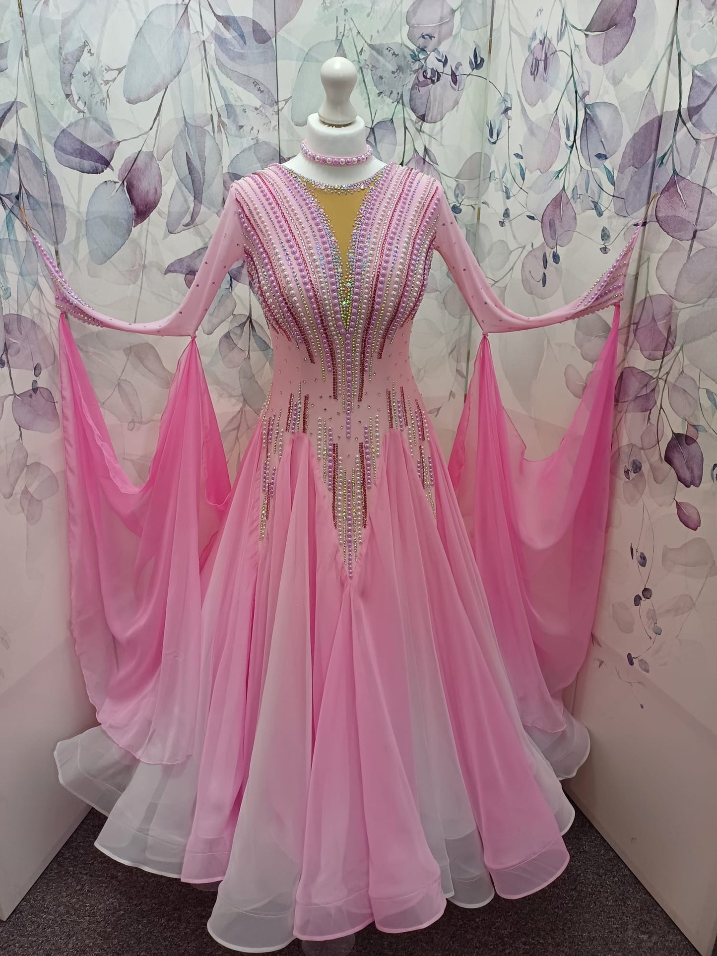 56B TWD “ELITE” Stunning Pink & White Ombre Competition Ballroom/Sequence Dance Dress. Stoned in AB & Light Rose with pinks & white pearls. Detachable Cuffs ❤️Showroom Appointments Available❤️