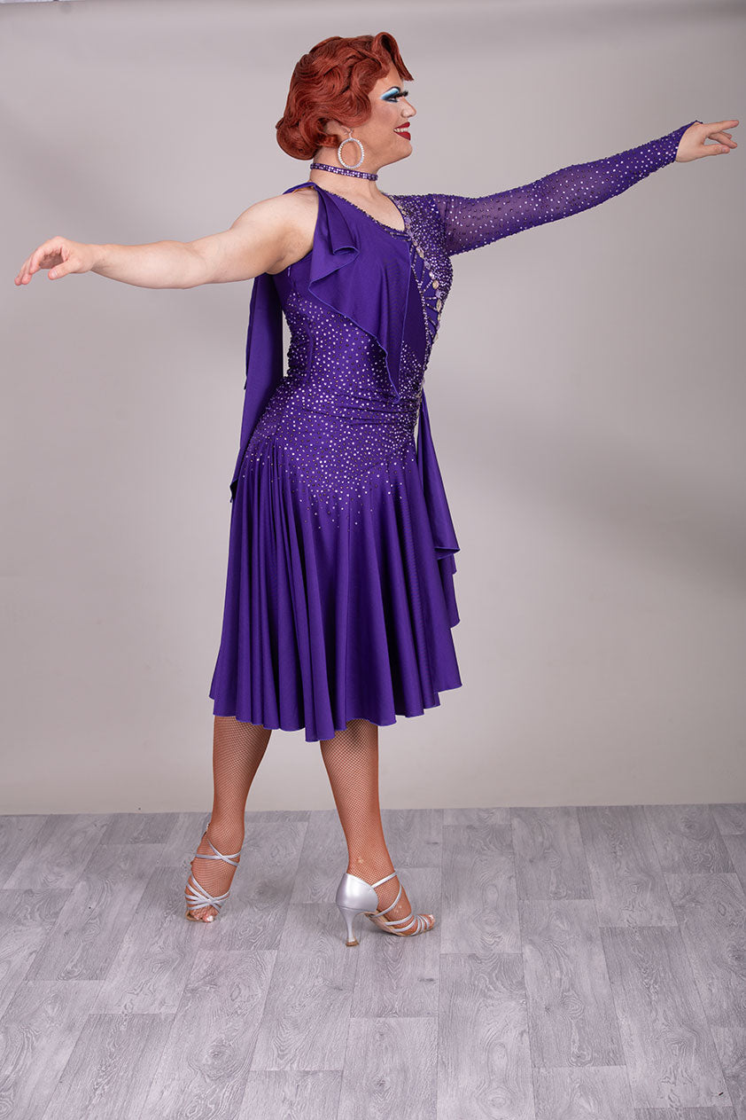 127L “TWD ELITE” Latin Competition Dance Dress. High Back allowing option to wear own Bra. Very flattering design throughout either overlay to the left of the bodice. Full skirts for maximum movement.                                  ❤️Showroom❤️