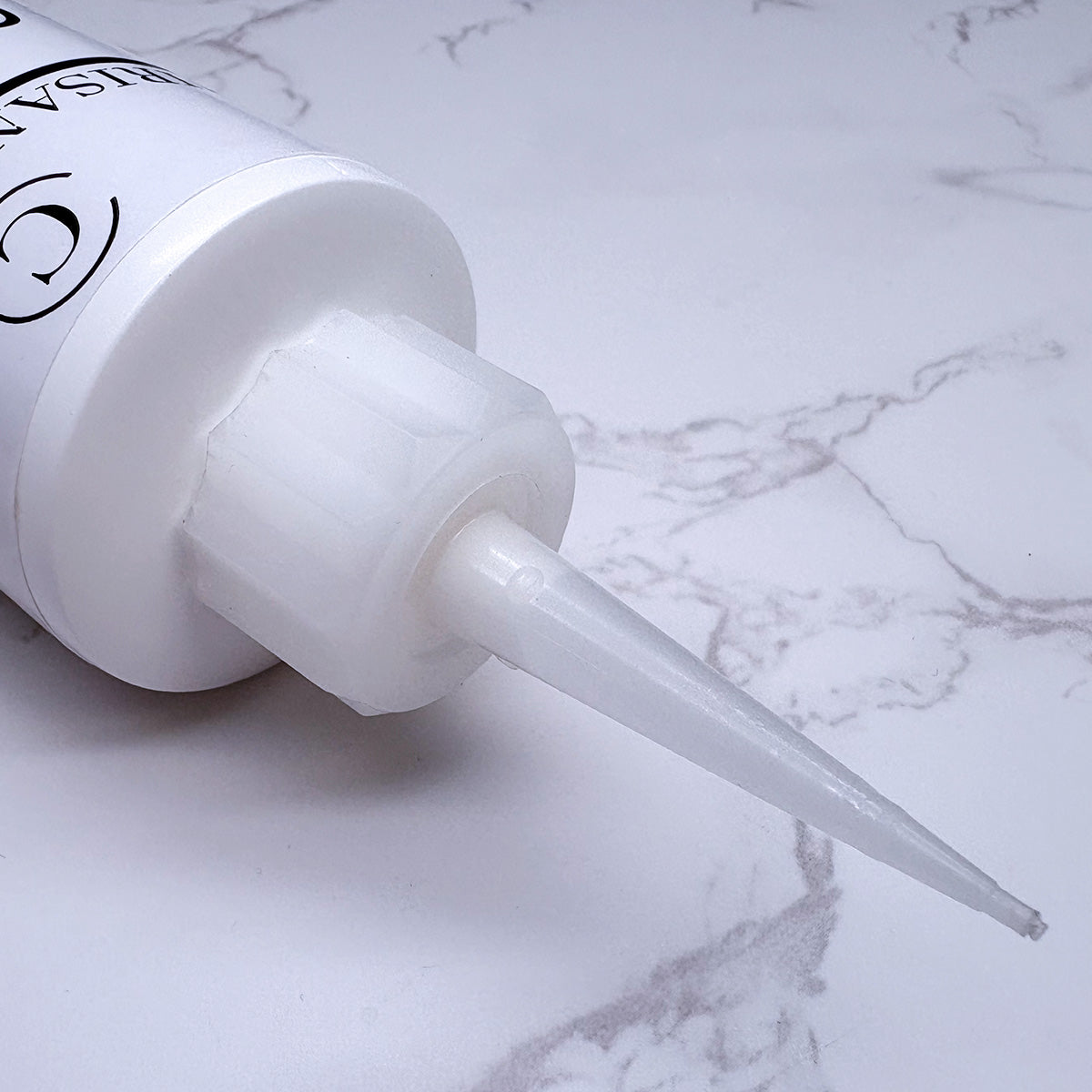 V62 CRYSTAL GLUE 4OZ
CHRISANNE CLOVER